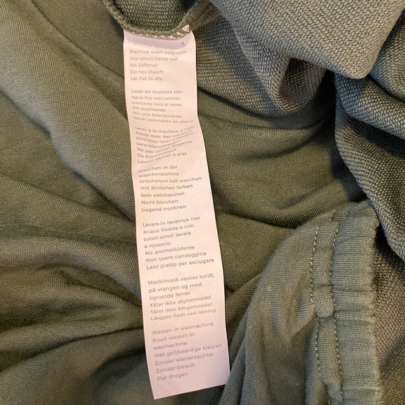 Fabletics women’s top three-quarter sleeves color is olive size extra large - Picture 9 of 9